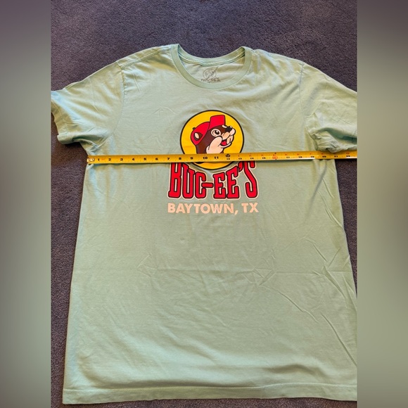 Buc-ee's Baytown TX Graphic T-Shirt size Large - Picture 3 of 5